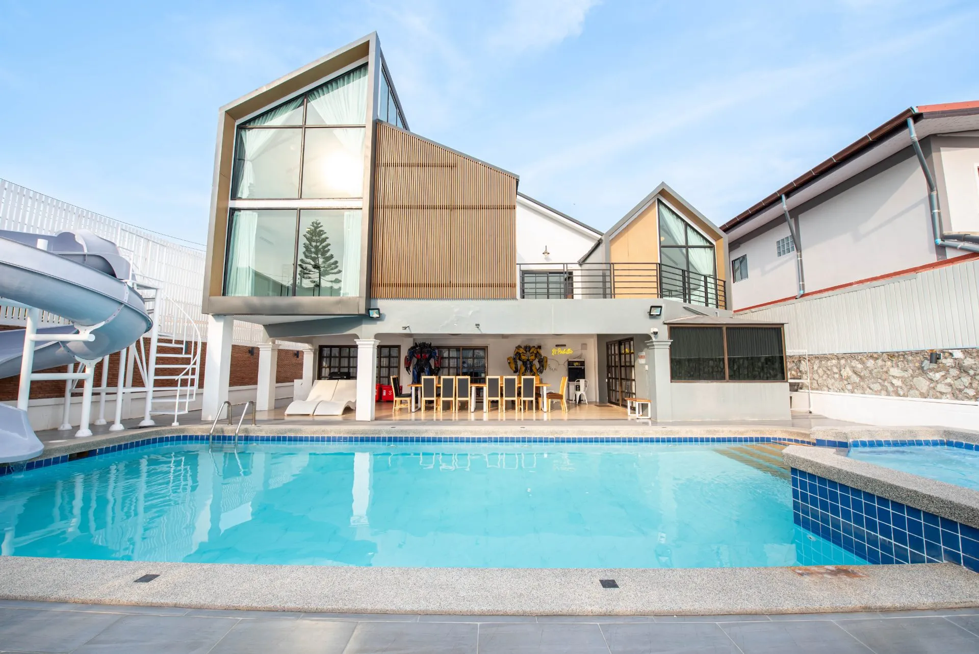 The R2 Poolvilla