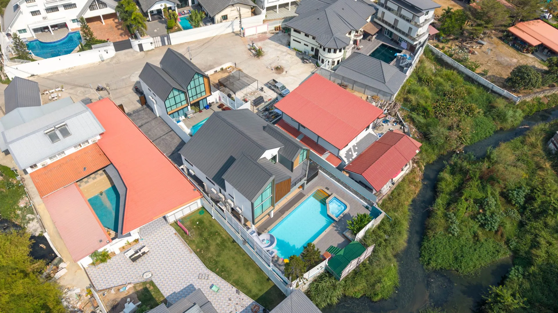 The R2 Poolvilla