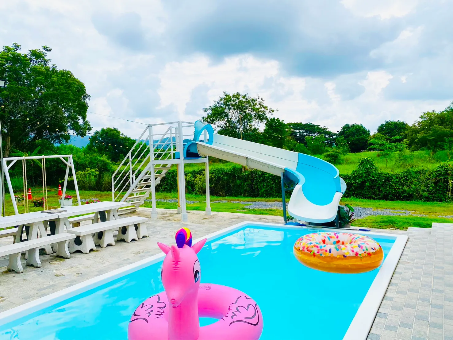 Pixel​ mountain​ view​ pool​villa​