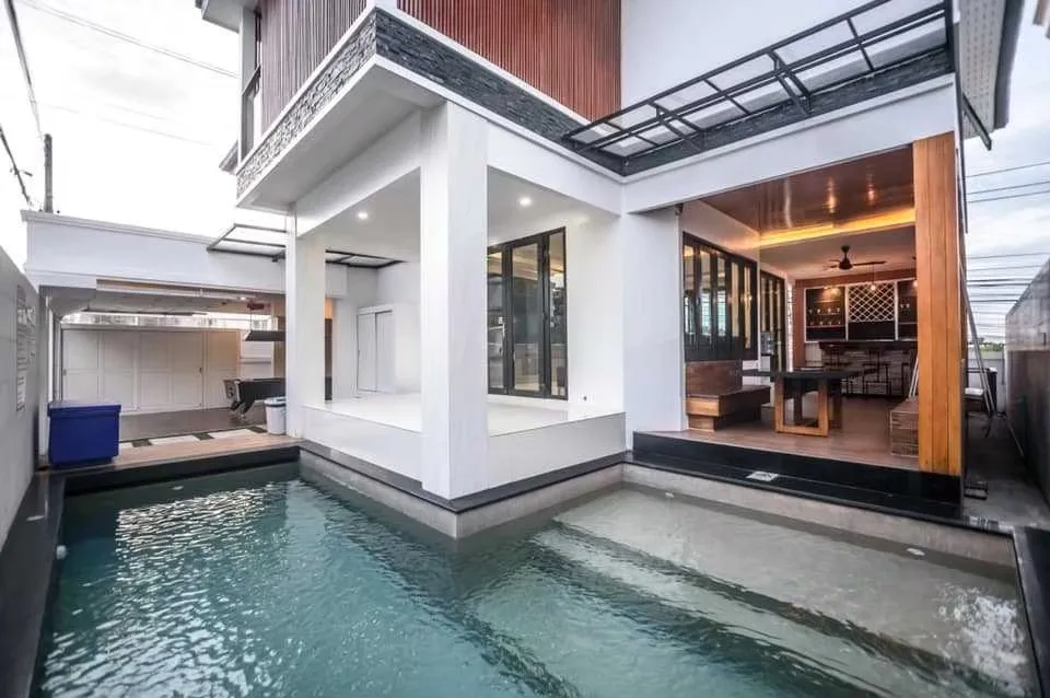 Exquisite pool Villa B