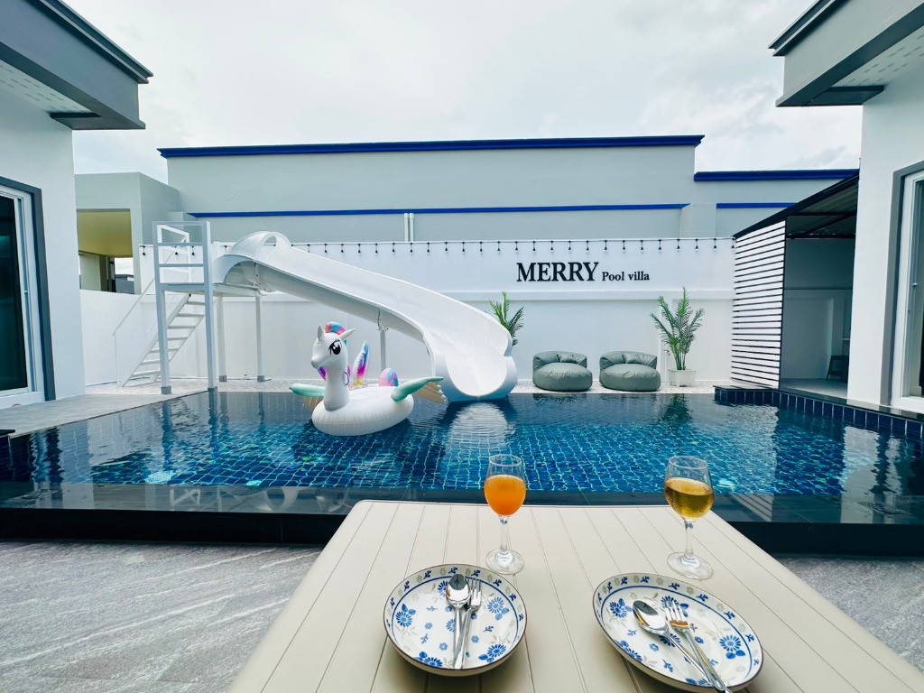 Merry poolvilla