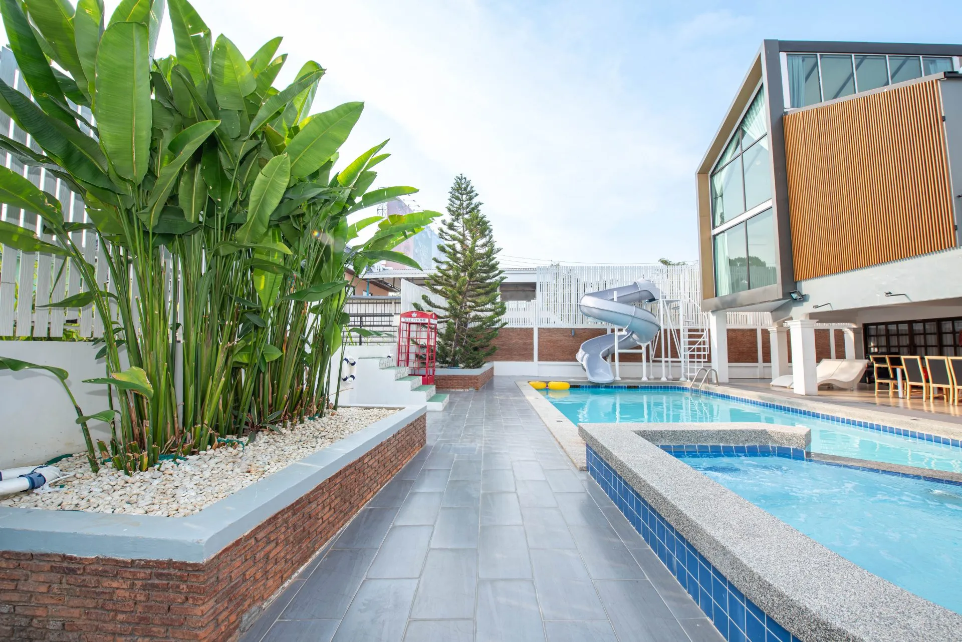 The R2 Poolvilla