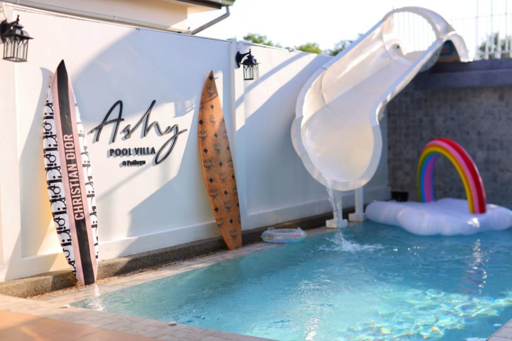 Ashy poolvilla