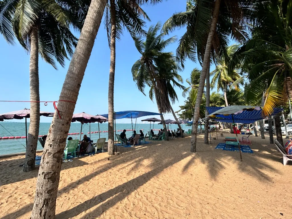 บ้านริมธารบางเสร่ 