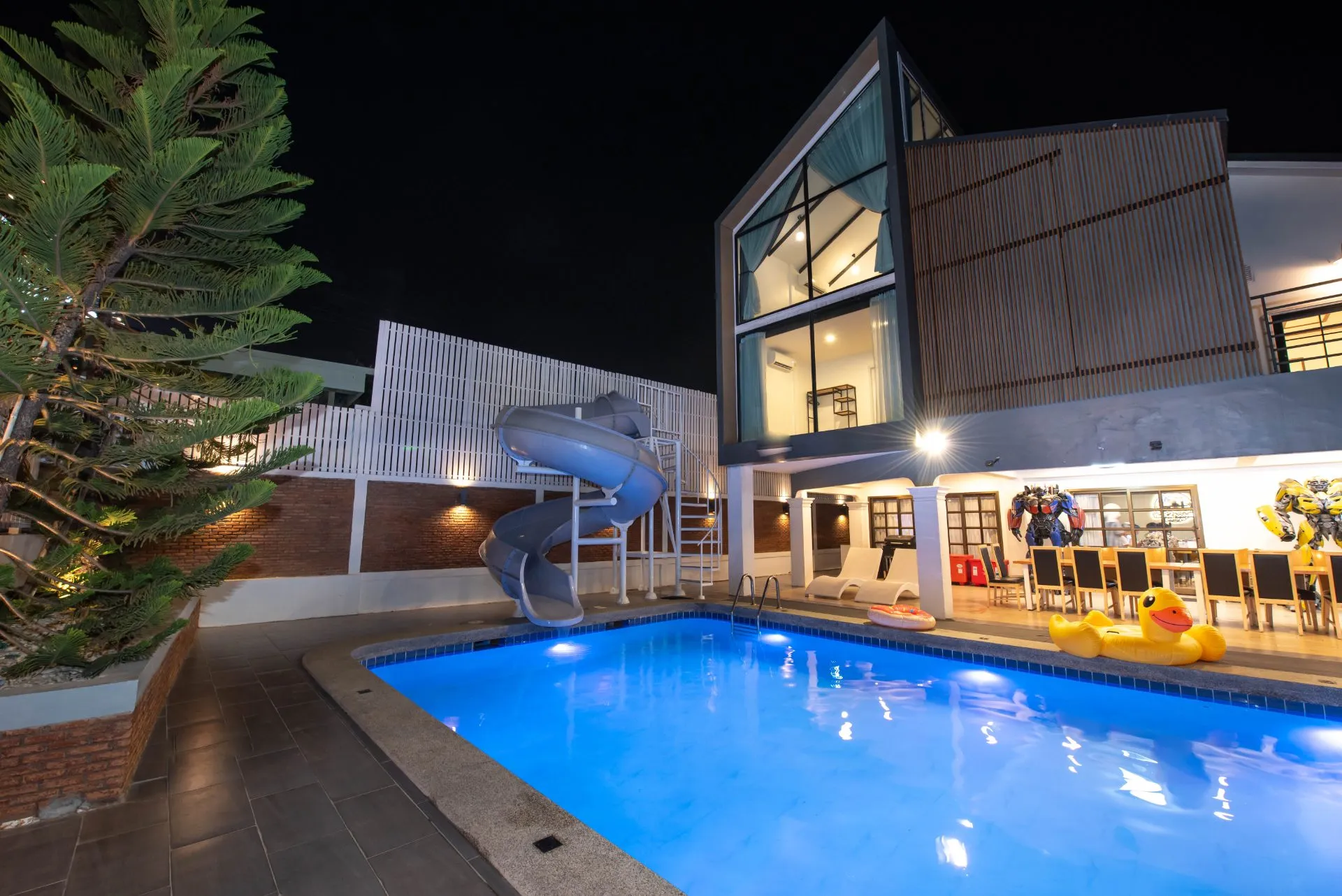 The R2 Poolvilla