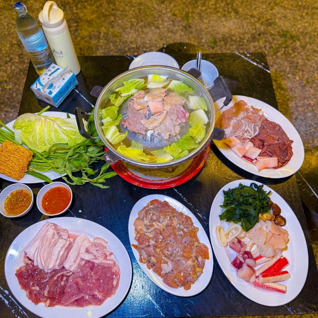ม่านฝน บ้านสำหรับ 4 ท่าน ฟาร์มสุข Glamping