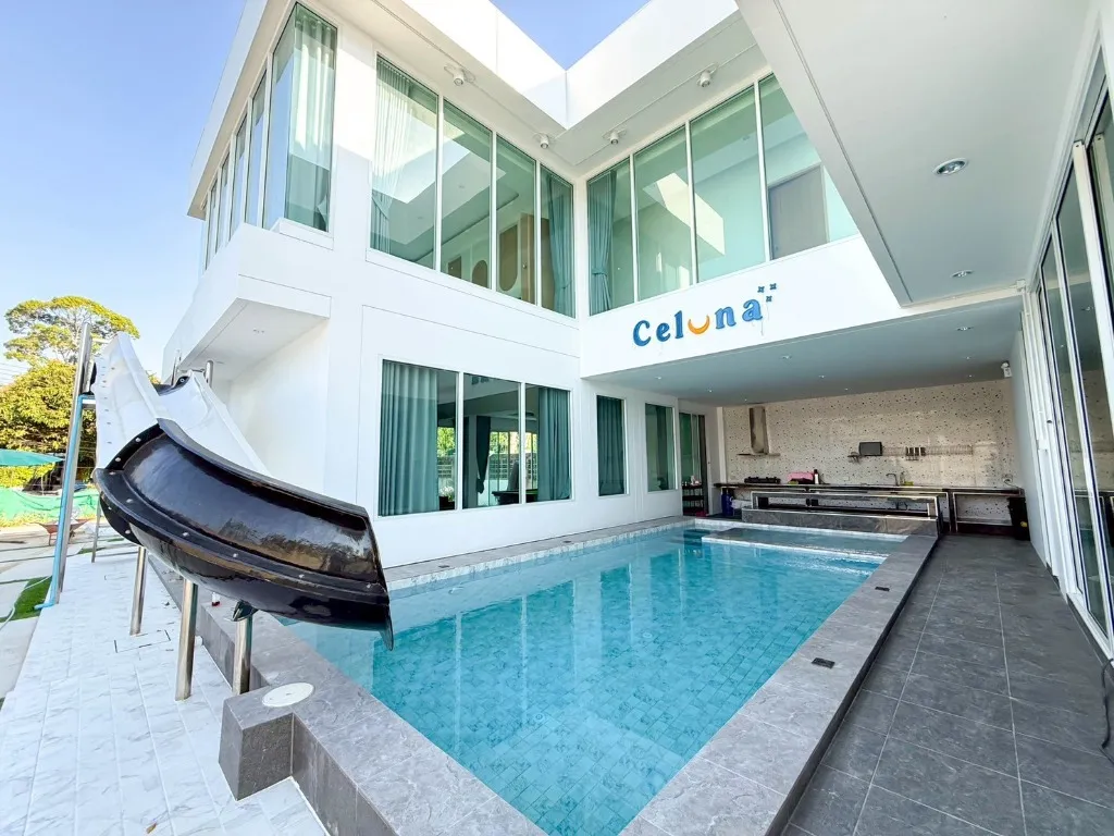 Celuna Pool Villa