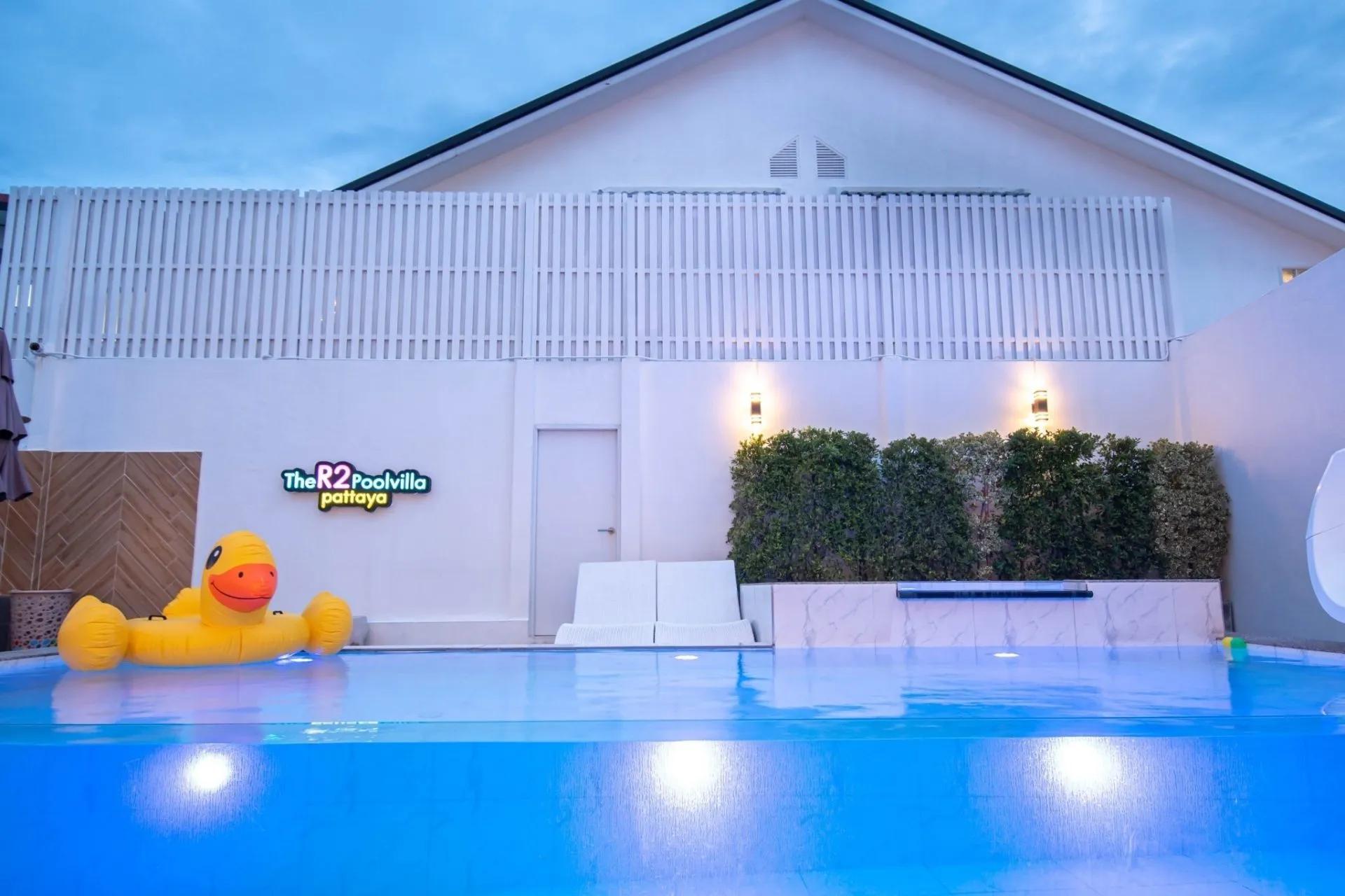The R2 Poolvilla (little)