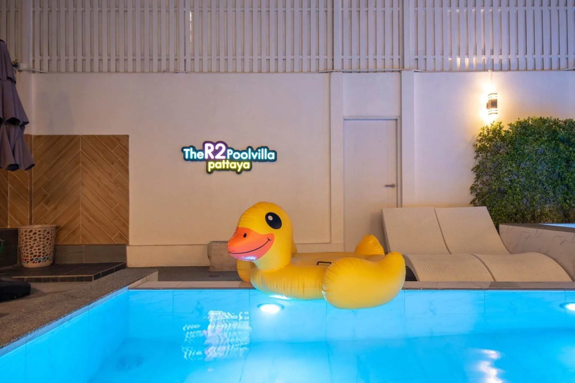 The R2 Poolvilla (little)