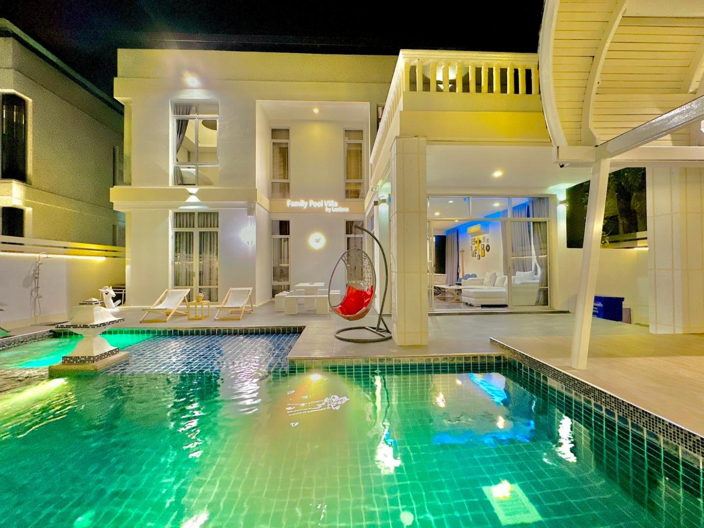 Family Pool Villa