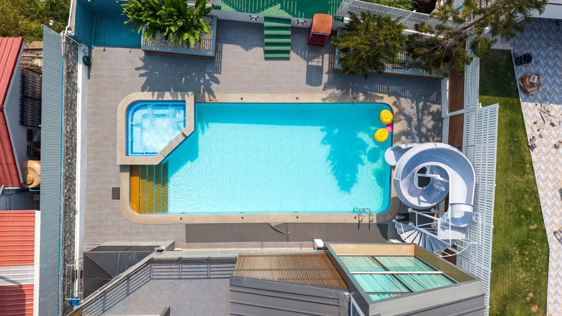 The R2 Poolvilla