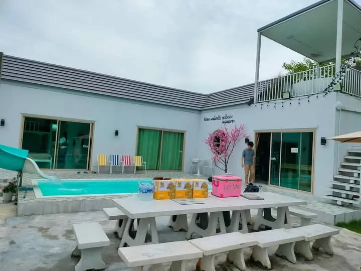 Pixel​ mountain​ view​ pool​villa​