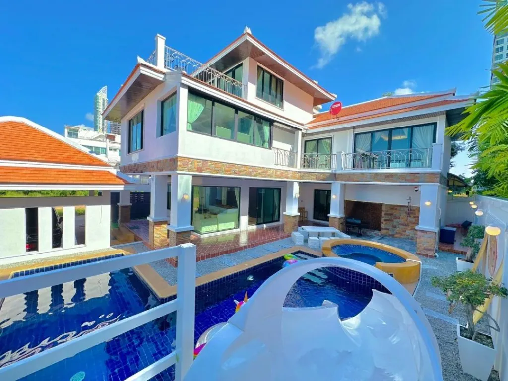 Lunlana Sea View Pool Villa Pattaya