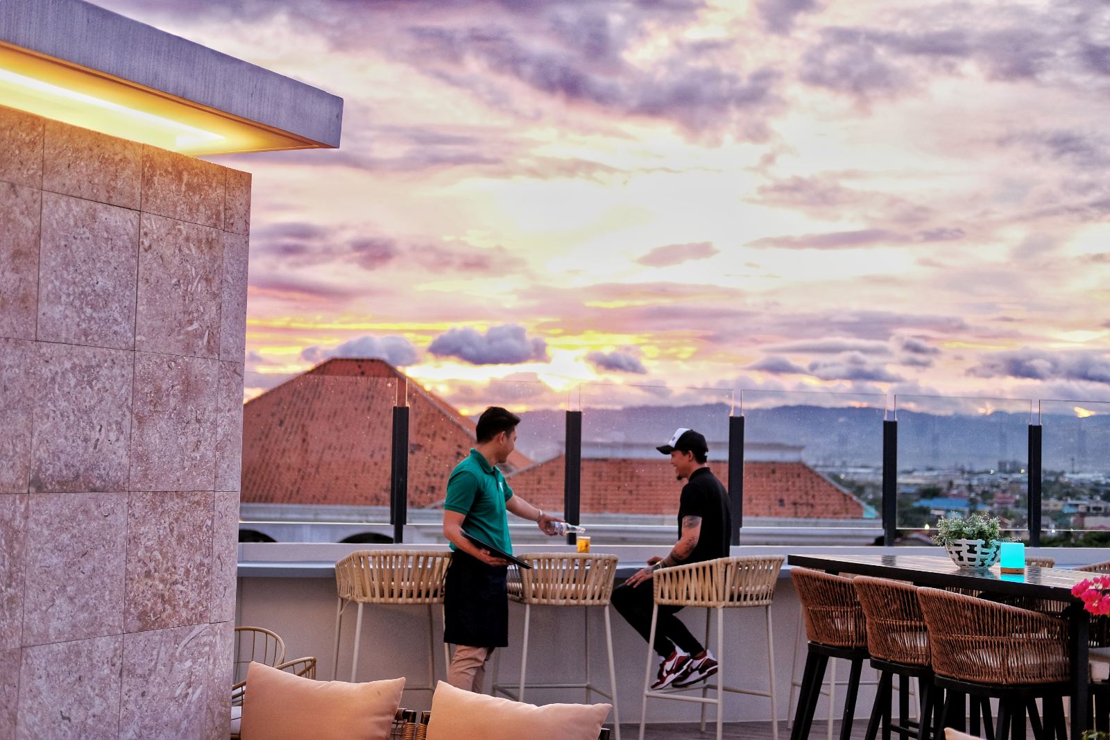 SUNSETS <span>AT THE ROOFDECK LOUNGE</span>