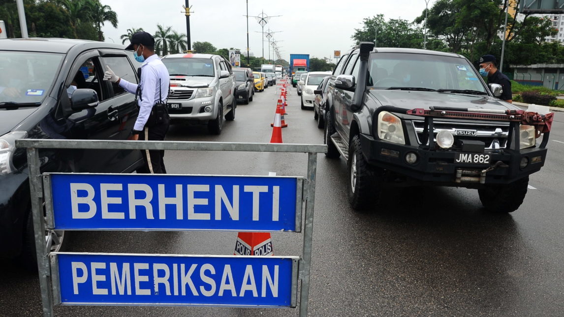 Block Jalan Raya Polis Guna MCOPS Untuk Semak Lesen Dan Cukai Jalan, Jamin 'Road Block ...