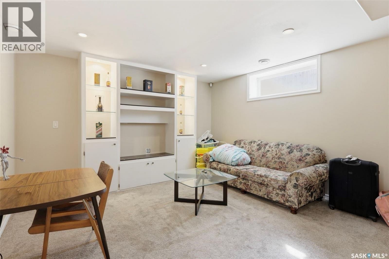 Stonebridge小区4房4卫独立屋出售！🏡 159 Dulmage Crescent！Dundee建造的两层独立屋，位置优越，非常适合家庭居住。房屋共4卧4卫，整体布局实用，升级丰富。✨ 主层为开放式设计，配有实木地板和瓷砖，客厅带石材装饰燃气壁炉，温馨舒适；现代白色厨房 - 8