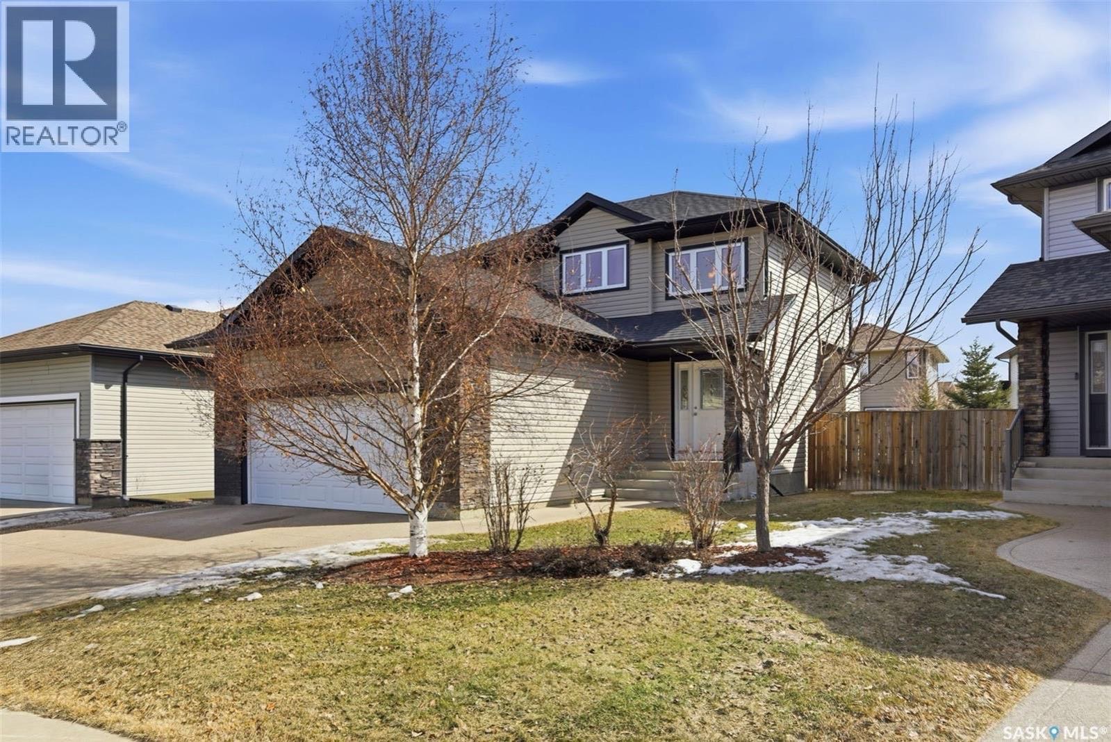 Stonebridge小区4房4卫独立屋出售！🏡 159 Dulmage Crescent！Dundee建造的两层独立屋，位置优越，非常适合家庭居住。房屋共4卧4卫，整体布局实用，升级丰富。✨ 主层为开放式设计，配有实木地板和瓷砖，客厅带石材装饰燃气壁炉，温馨舒适；现代白色厨房 - 4