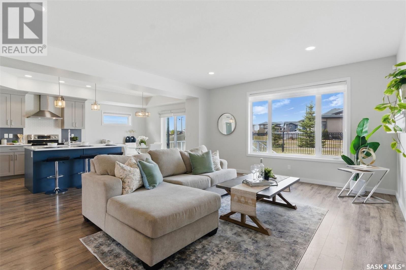 Public Open House公众开放看房 306 Secord Way 4月19日 周日11:00AM-1:00PM Gary Gai或者同事Dominic Parent会在此迎接🙏 ————— Brighton小区背靠公园绿地3房3卫独立屋出售。Montana Home - 6