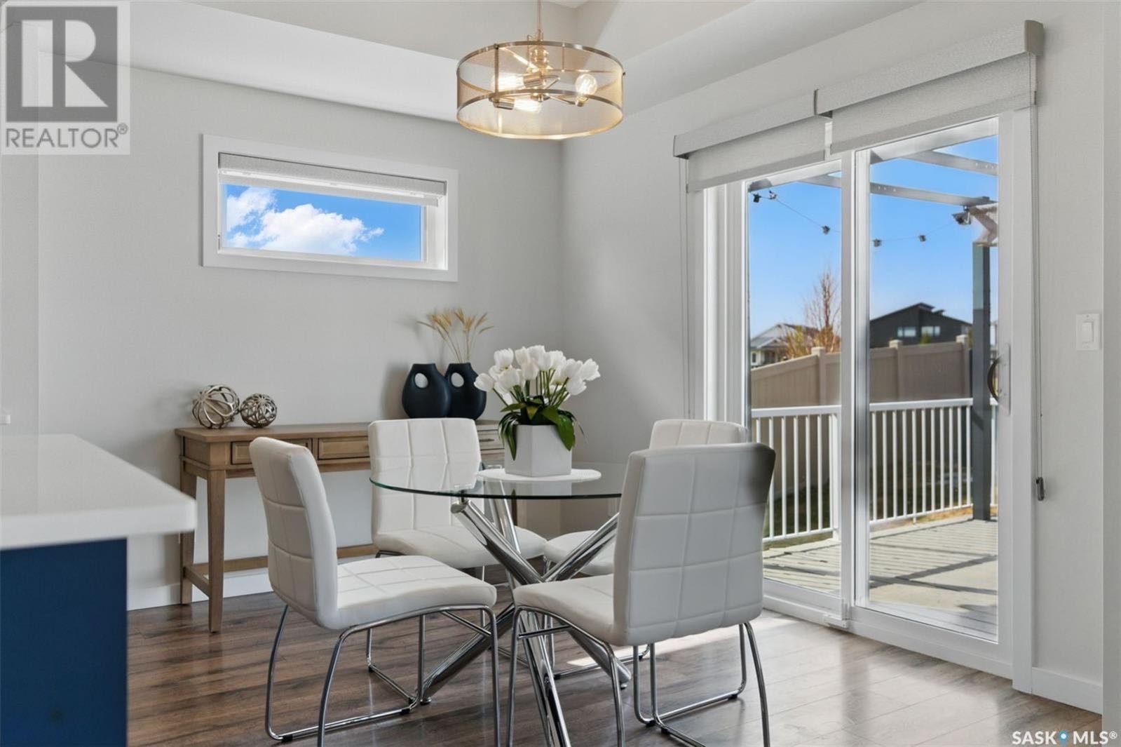 Public Open House公众开放看房 306 Secord Way 4月18日 周六 12:00-2:00PM Gary Gai或者同事Clay Timmerman会在此迎接🙏 ————— Brighton小区背靠公园绿地3房3卫独立屋出售。Montana Homes - 7