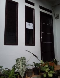 DI KONTRAKAN RUMAH 2 TINGKAT, BANDUNG