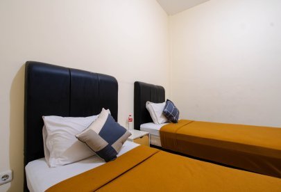 Kost Harian, Mingguan, & Bulanan Athena Syariah Twin Bed Dekat Ke Lapangan Ahmad Yani Tangerang