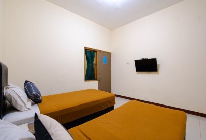 Kost Harian, Mingguan, & Bulanan Athena Syariah Twin Bed Dekat Ke Lapangan Ahmad Yani Tangerang