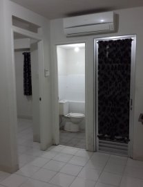 Posisi kamar utama, kamar mandi dan pintu balkon