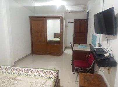 Kost Rawajati - AC, Internet, TV Kabel & Pinggir Jalan