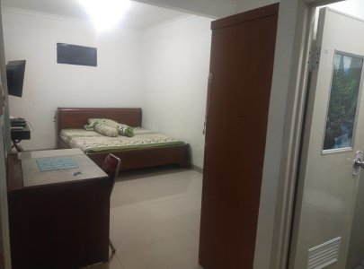 Kost Rawajati - AC, Internet, TV Kabel & Pinggir Jalan