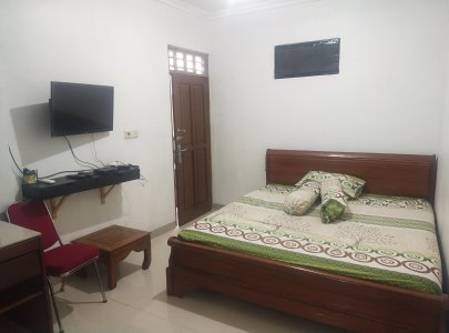 Kost Rawajati - AC, Internet, TV Kabel & Pinggir Jalan