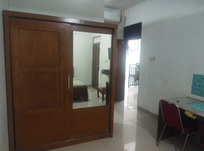 Kost Rawajati - AC, Internet, TV Kabel & Pinggir Jalan