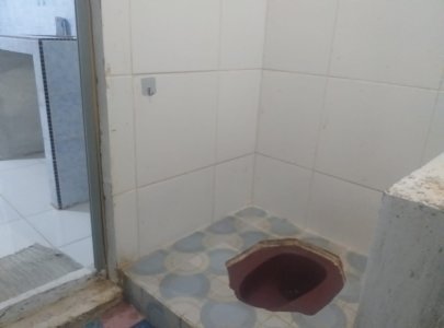 Kost Wanita Kamar Mandi Dalam