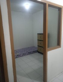 Kost Murah, Strategis