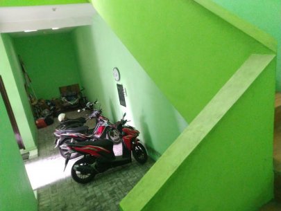 Tempat parkir motor