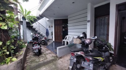 Parkiran Motor Kost