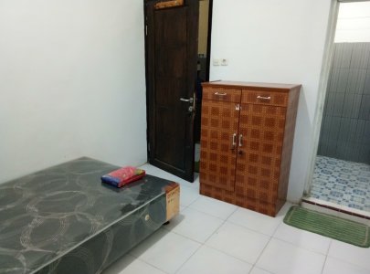 Kos Putri Bersih kamar mandi dalam