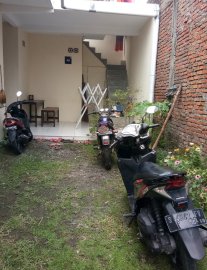 Kos Putri Bersih kamar mandi dalam