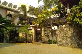 Eksklusif Homestay " Kusuma Kemang Suite "