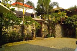 Eksklusif Homestay " Kusuma Kemang Suite "