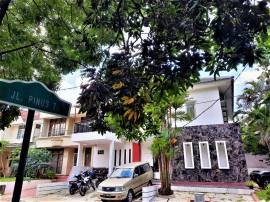 KOST PINUS7 MEADOW GREEN LIPPO CIKARANG