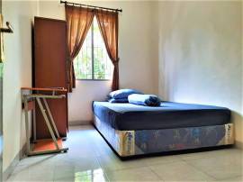 KOST PINUS7 MEADOW GREEN LIPPO CIKARANG