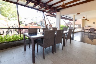 Kost Raya Legian Bali