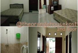 Orange House Kost & Transit