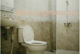 Orange House Kost & Transit