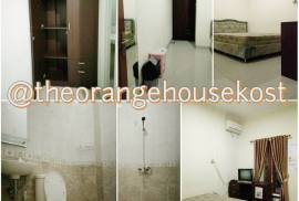 Orange House Kost & Transit