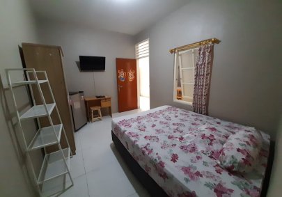 KOST HOKI 31 , Jl Pinus Hijau 3 No. 1, Meadow Green - Lippo Cikarang, Cibatu - Cikarang Selatan