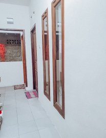 Kost AC Khusus Wanita 50 meter samping mall Kokas