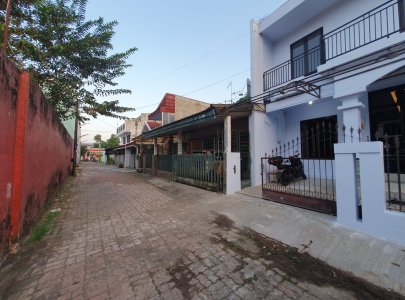 Jalan depan kos