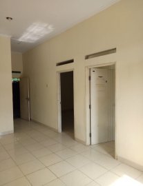 Di Kontrakan Rumah di Halim Perdana Kusuma No 12