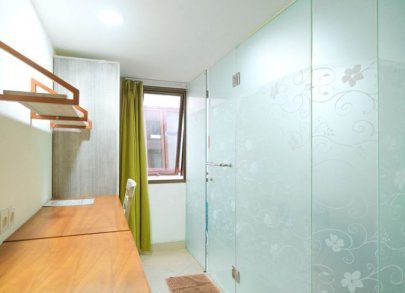 Kost Palmerah Urbanest Inn House Slipi